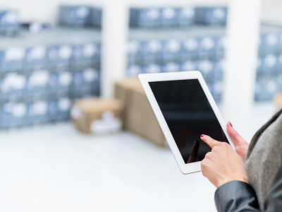 Warehouse employee using a tablet to manage stock efficiently with 3PL technology integration